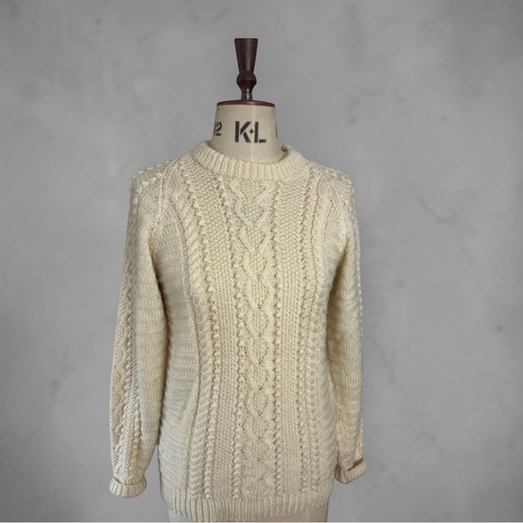 Vintage Cream Cable Knit Women's Sweater - like new - Picture 5 of 5